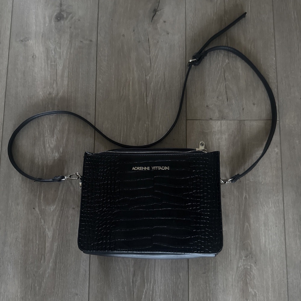 Adrienne Vittadini black faux crocodile leather crossback‎ handbag size Medium